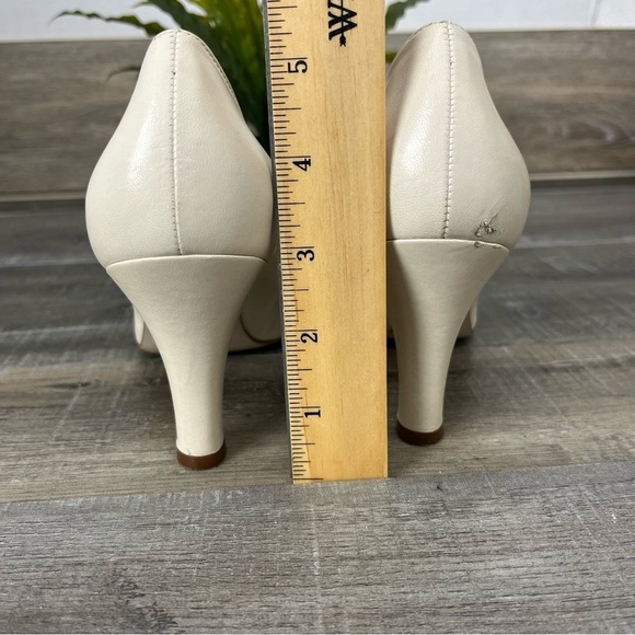 Gianni Bini Cream Pump Heels Decorative Side Bow Size 7.5 - Picture 8 of 12